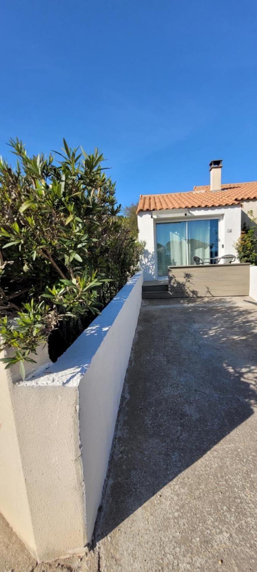 Meze Avec Vue Face A L'Etang Villa Buitenkant foto